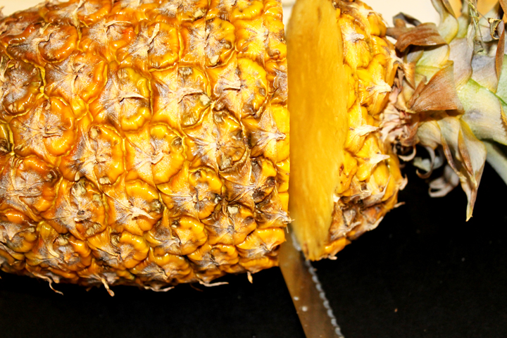 pineapple top: how to cut a whole pineapple www.agutsygirl.com
