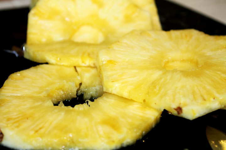 fresh pineapple: how to cut a whole pineapple www.agutsygirl.com