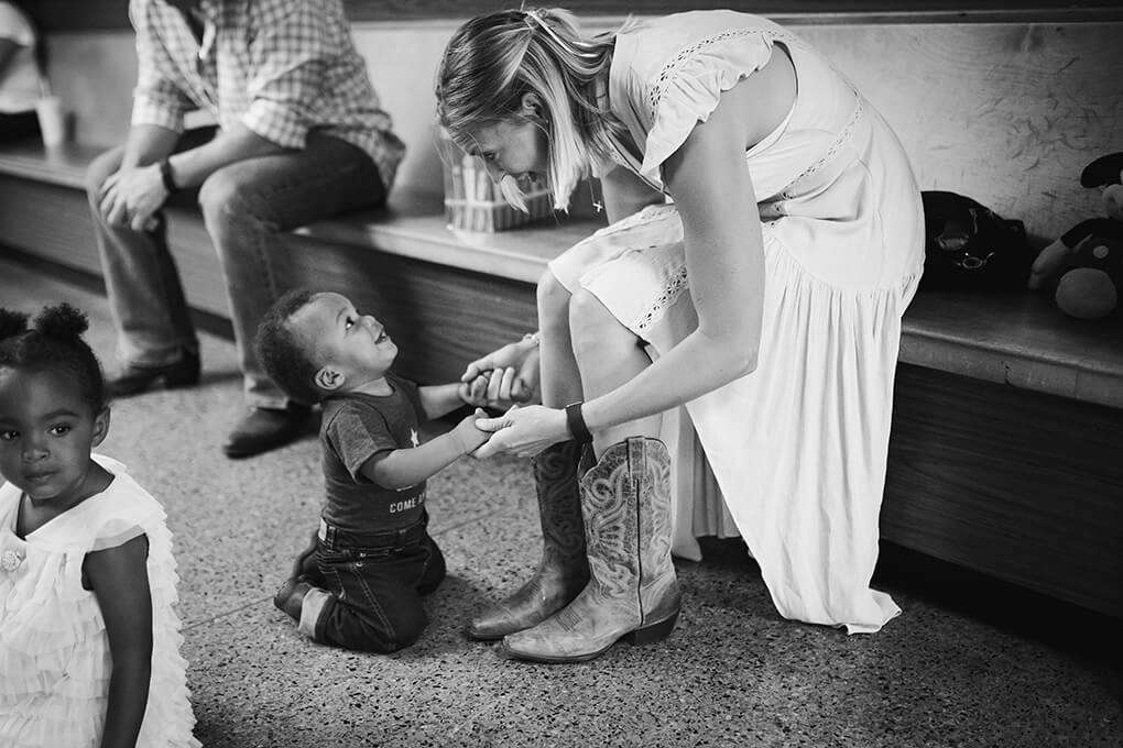 Meet Isaiah Taylor Hoffman sarahkayhoffman.com Isaiah looking at mama Sarah