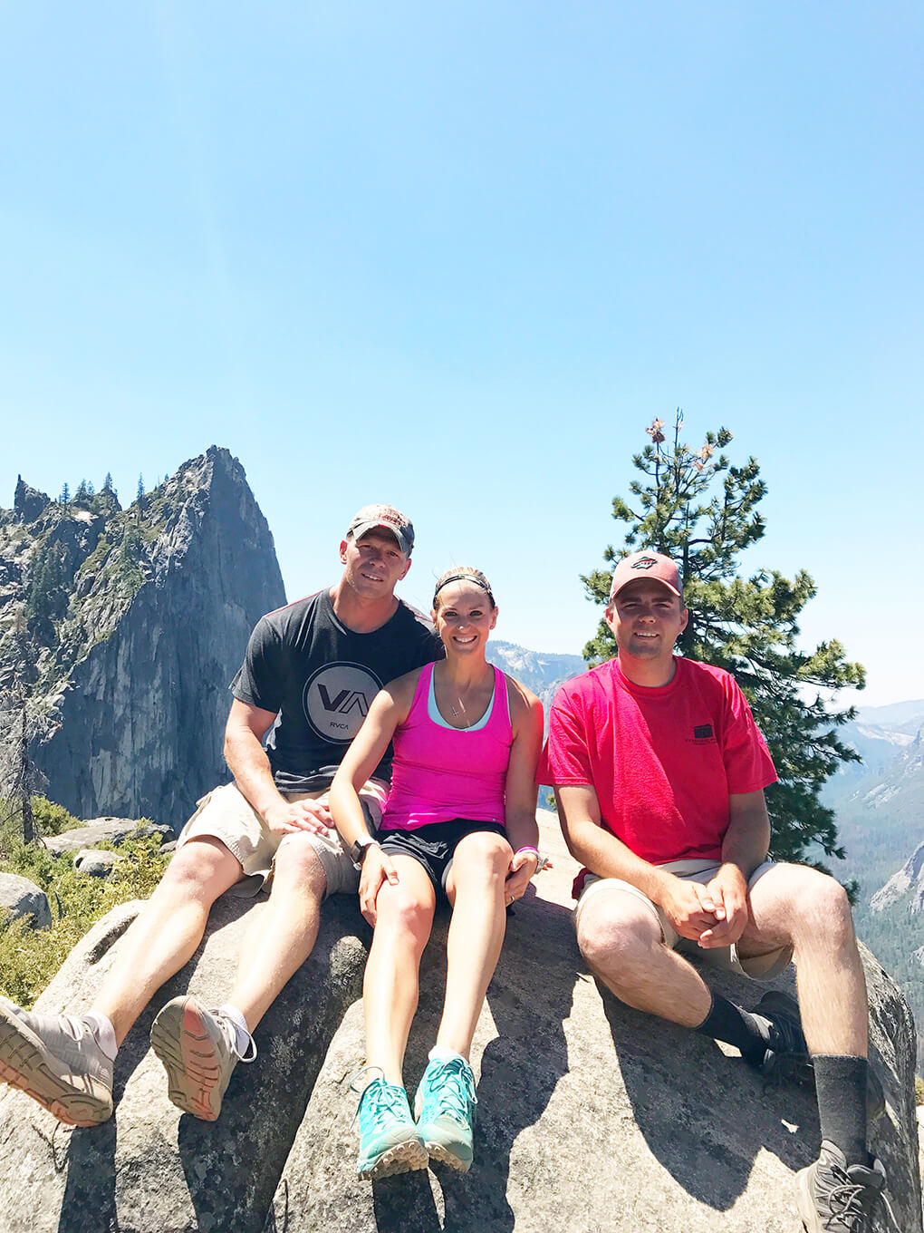 Hiking Yosemite sarahkayhoffman.com JJ, Ryan, SKH rest Glacier Point