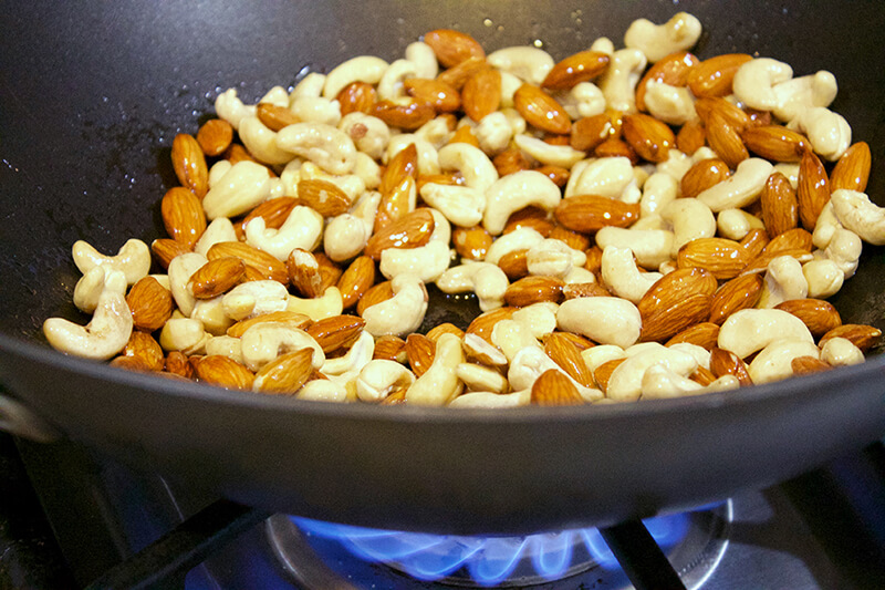 Sweet and Spicy No-Bake Holiday Nuts sarahkayhoffman.com Cashew and Almond Paleo recipe