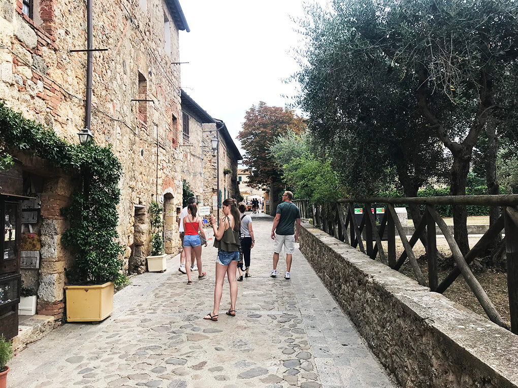 Top 17 Things from Italy www.sarahkayhoffman.com Monterigggioni #italy #travel