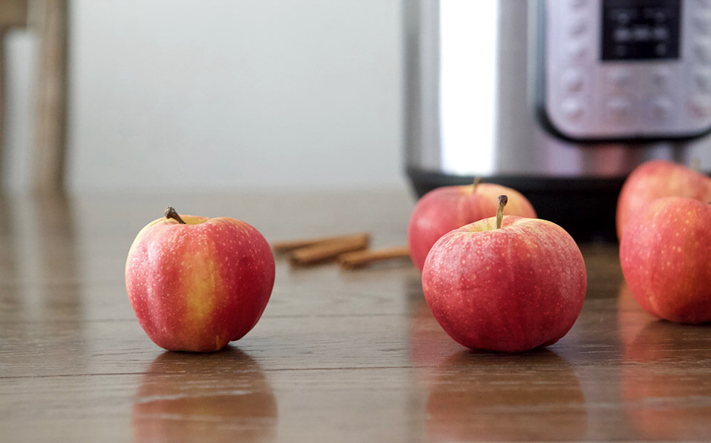 How to Make Instant Pot Apple Cider www.sarahkayhoffman.com #applecider #instantpot #instantpotrecipes #healthyliving #dairyfree #apples