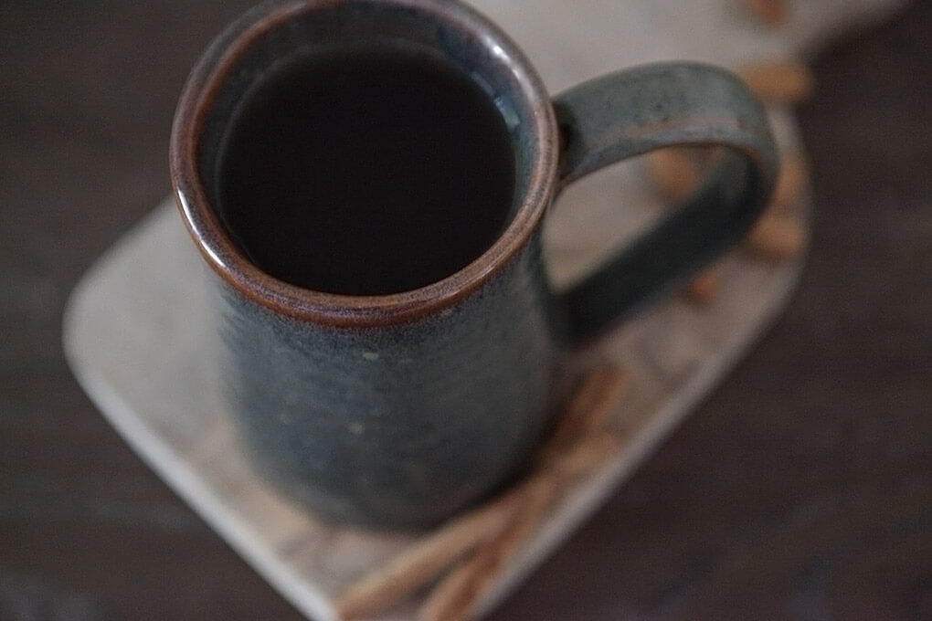 How to Make Instant Pot Apple Cider www.sarahkayhoffman.com mug #applecider #instantpot #instantpotrecipes #healthyliving #dairyfree