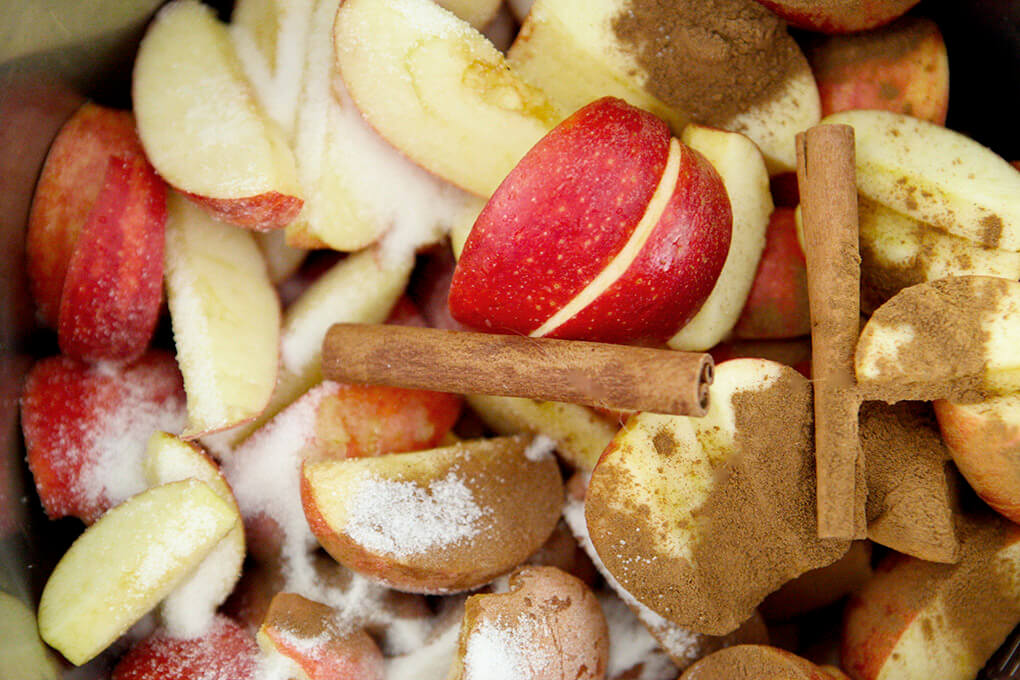 How to Make Instant Pot Apple Cider www.sarahkayhoffman.com pot #applecider #instantpot #instantpotrecipes #healthyliving #Paleo