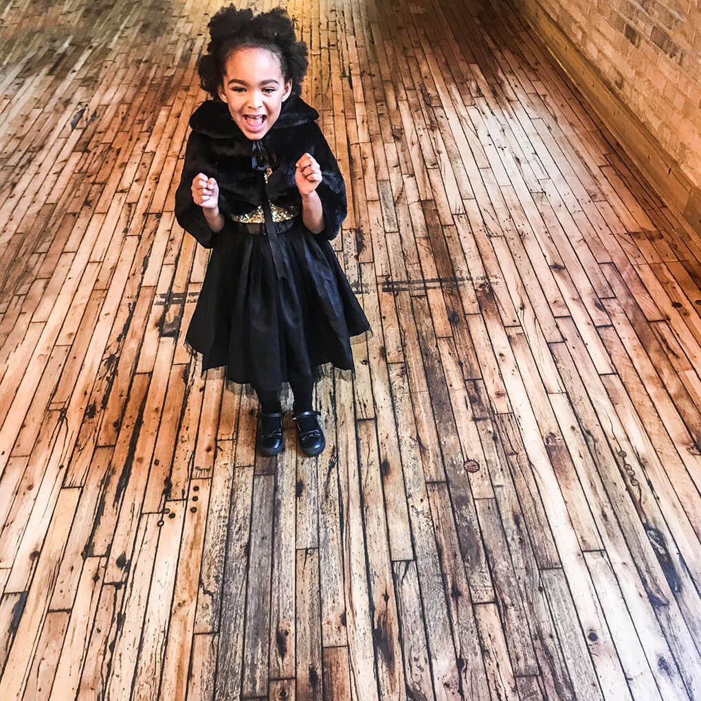 December 2018 Bone Broth Chat www.sarahkayhoffman.com #lifestyleblogger #minneapoliseventcenter #minneapoliswedding #flowergirl Samarah flower girl