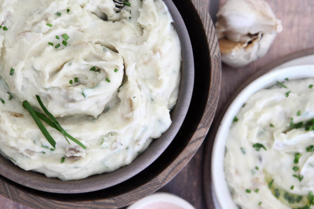 Gluten Free Recipe Roundup Nine agutsygirl.com #healthyliving #recipes #glutenfree #dairyfree garlic mashed potatoes